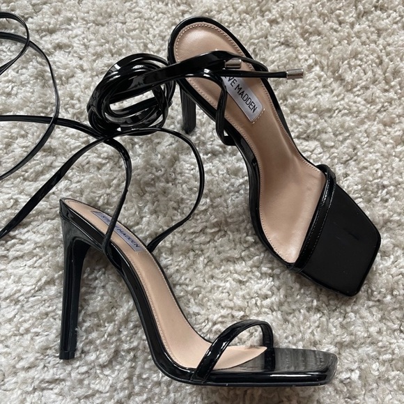Steve Madden Shoes - NWOT Steve Madden Tie Up Heels
